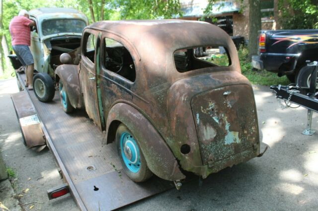 Ford Anglia 1951 image number 24