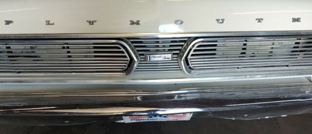 Plymouth Fury 1966 image number 12