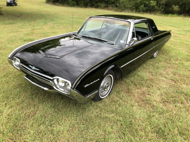 Ford Thunderbird Hardtop 1962 image number 19