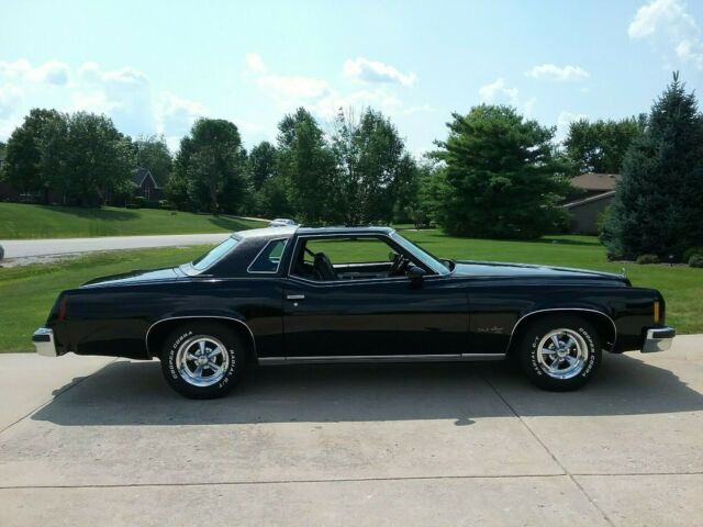 Pontiac Grand Prix 1977 image number 22