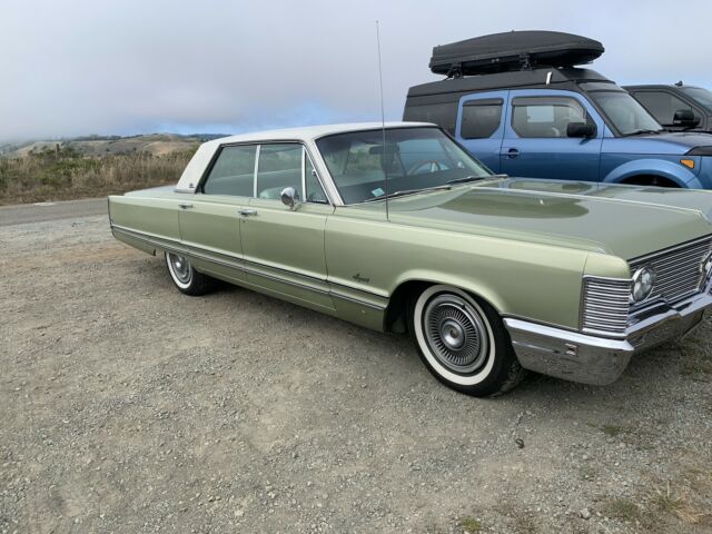 Chrysler Imperial Crown 1968 image number 22