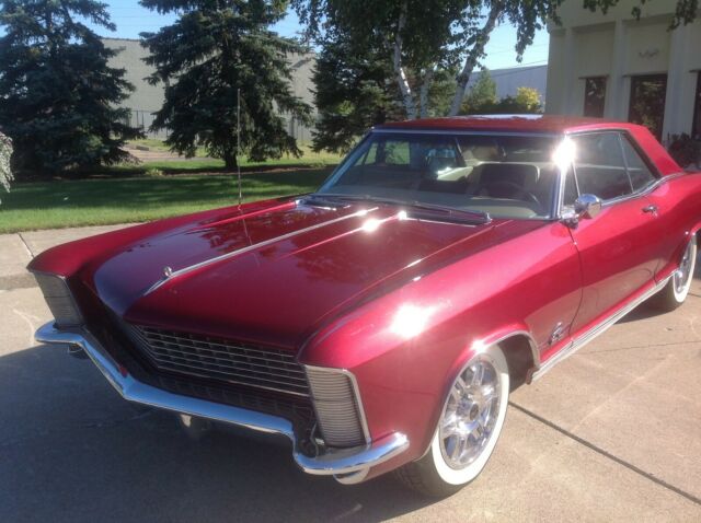 Buick Riviera 1965 image number 0