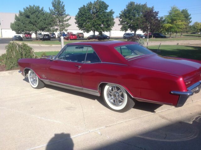 Buick Riviera 1965 image number 1