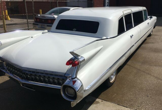 Cadillac Fleetwood 1959 image number 15