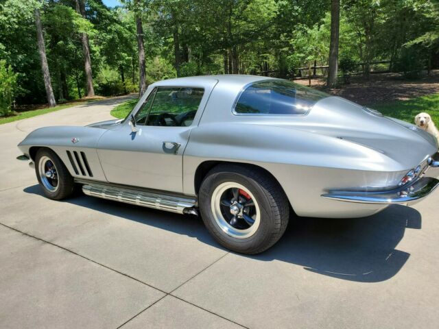 Chevrolet Corvette 1966 image number 2