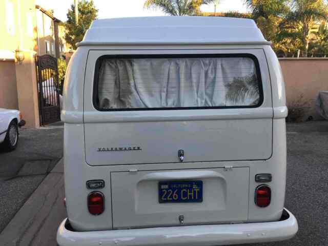 Volkswagen Camper 1971 image number 22