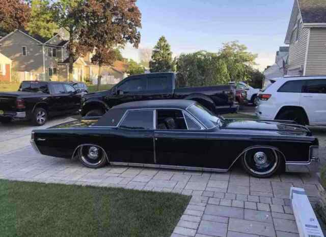 Lincoln Continental Mk III 1968 image number 2