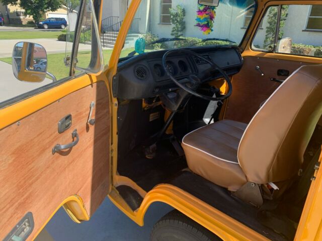 Volkswagen Bus/Vanagon 1977 image number 10