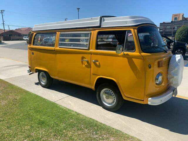 Volkswagen Bus/Vanagon 1977 image number 2