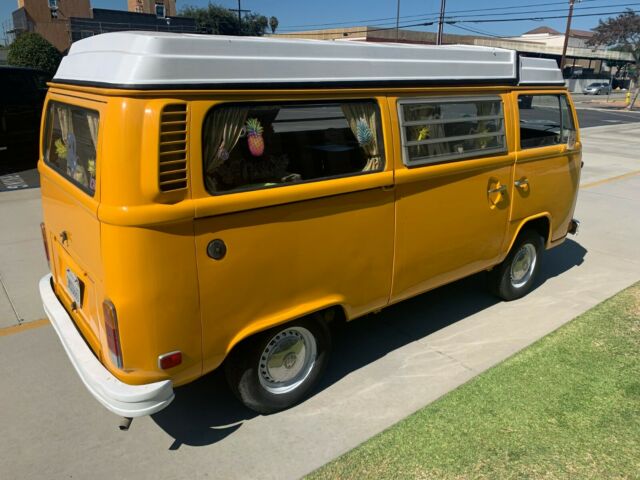 Volkswagen Bus/Vanagon 1977 image number 27