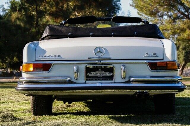 Mercedes-Benz 200-Series 1971 image number 6