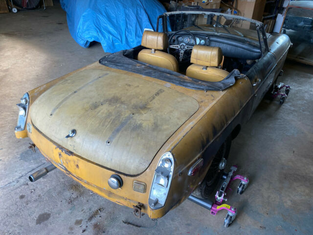 MG MGB 1971 image number 24