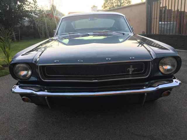 Ford Mustang Fastback 1965 image number 26