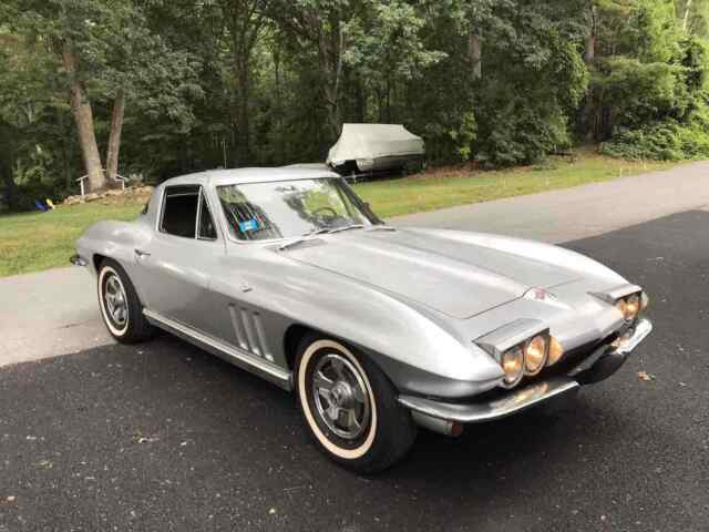 Chevrolet Corvette 1966 image number 29