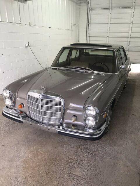 Mercedes-Benz 280S 1968 image number 0