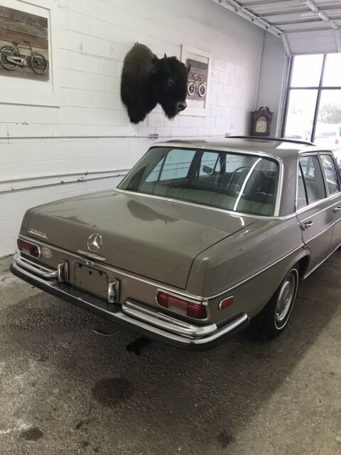 Mercedes-Benz 280S 1968 image number 2