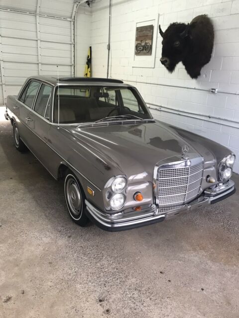 Mercedes-Benz 280S 1968 image number 29