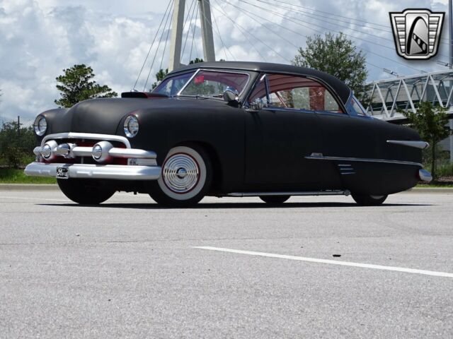 Ford Crown Victoria 1951 image number 4