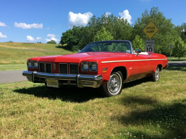 Oldsmobile Delta 88 Royale 1975 image number 0