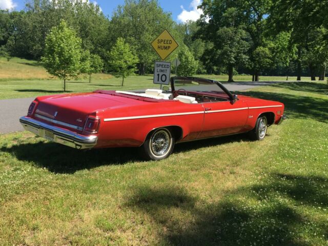 Oldsmobile Delta 88 Royale 1975 image number 3