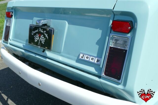 Kaiser Jeepster Commando 1969 image number 8