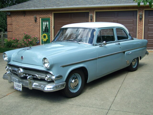 Ford Customline Tudor 1954 image number 0