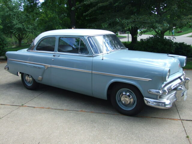 Ford Customline Tudor 1954 image number 1