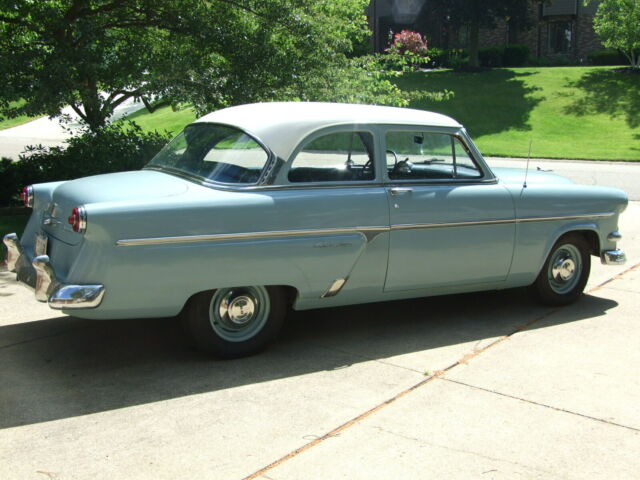 Ford Customline Tudor 1954 image number 14