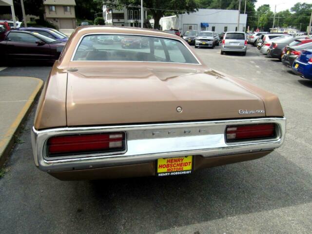 Ford Galaxie 1972 image number 2