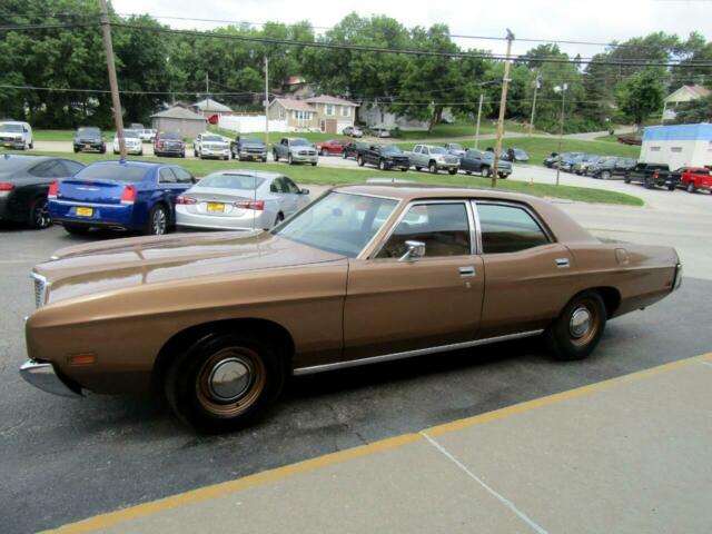 Ford Galaxie 1972 image number 28