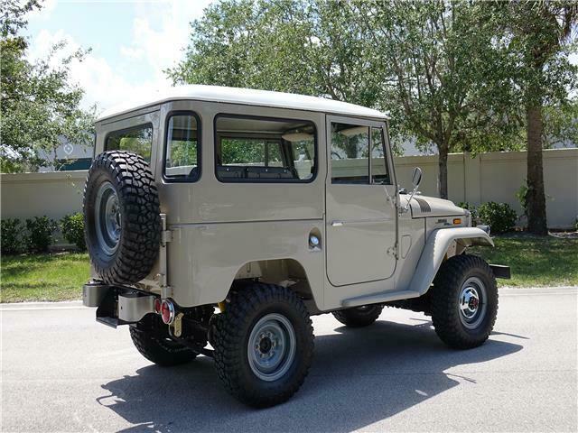 Toyota Land Cruiser 1971 image number 2