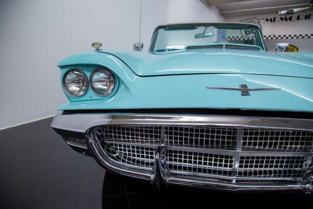 Ford Thunderbird 1960 image number 19