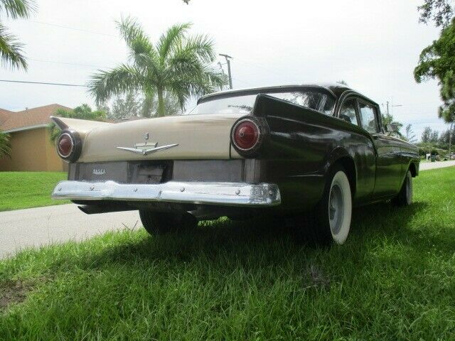 Ford Fairlane 1957 image number 2