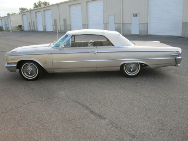 Ford Galaxie 1963 image number 0