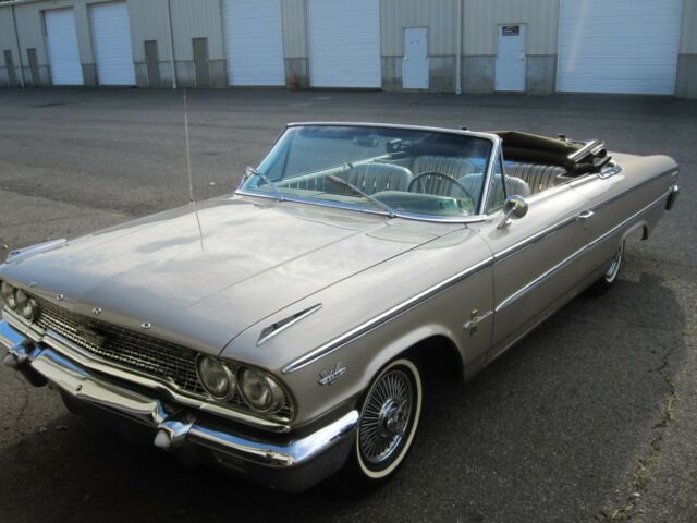 Ford Galaxie 1963 image number 22