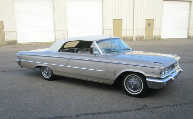 Ford Galaxie 1963 image number 26