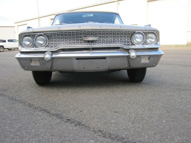 Ford Galaxie 1963 image number 28