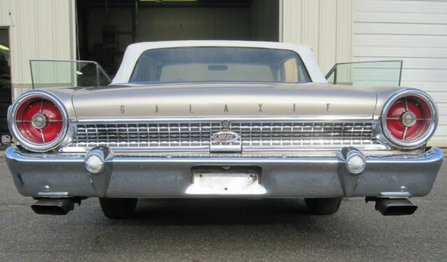 Ford Galaxie 1963 image number 29