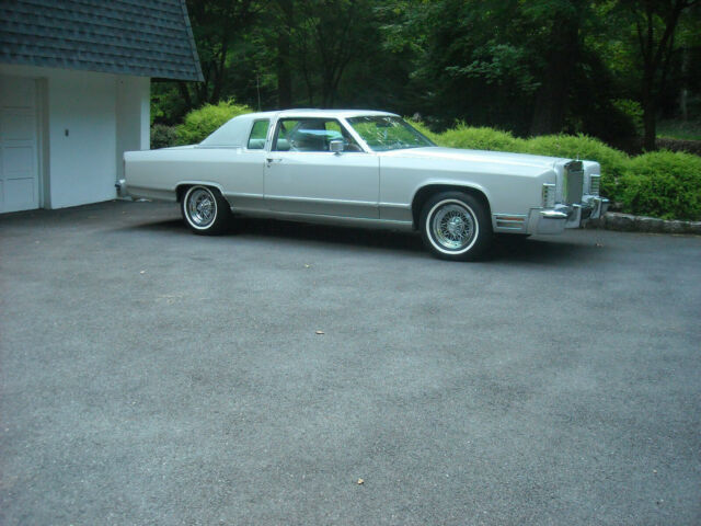 Lincoln Continental 1977 image number 10