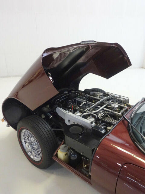 Jaguar E-Type 1973 image number 20