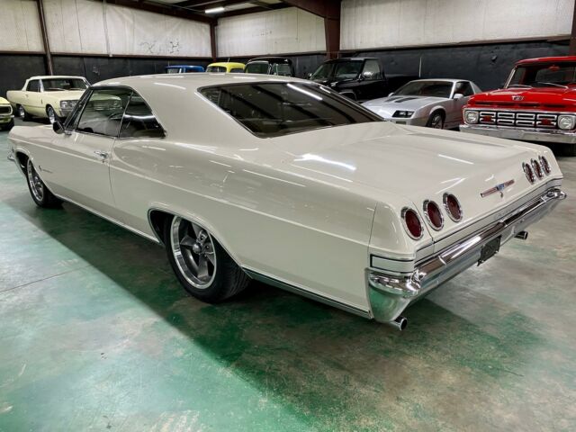 Chevrolet Impala 1965 image number 2