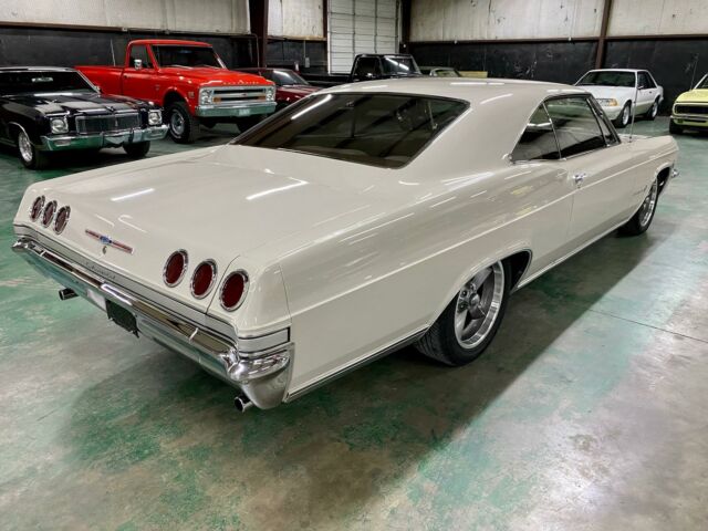 Chevrolet Impala 1965 image number 28