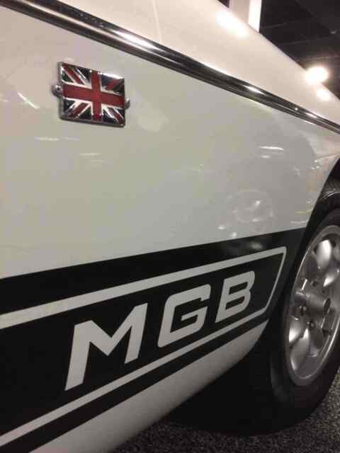 MG B 1977 image number 8