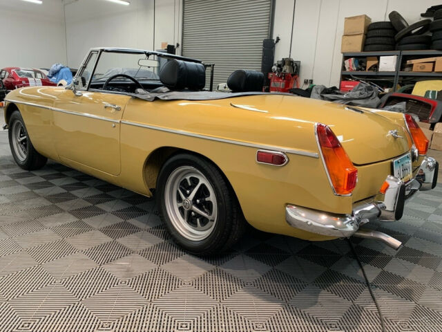 MG MGB 1973 image number 11