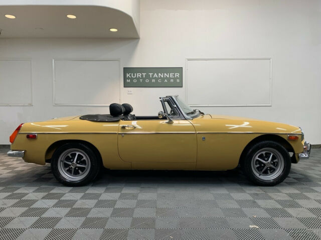 MG MGB 1973 image number 18