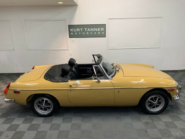 MG MGB 1973 image number 19