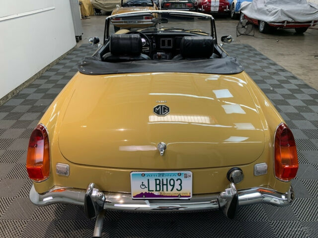 MG MGB 1973 image number 9