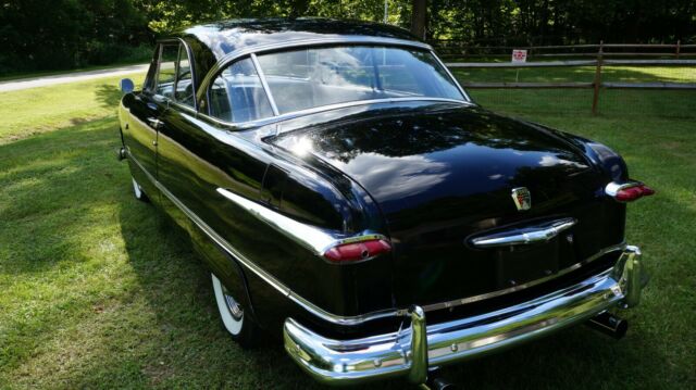 Ford Crown Victoria 1951 image number 18