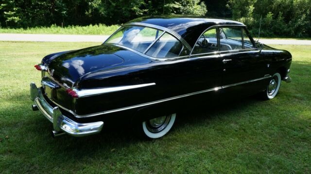 Ford Crown Victoria 1951 image number 19