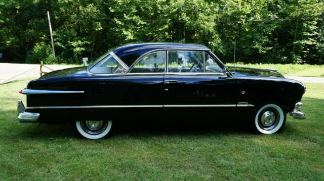 Ford Crown Victoria 1951 image number 20